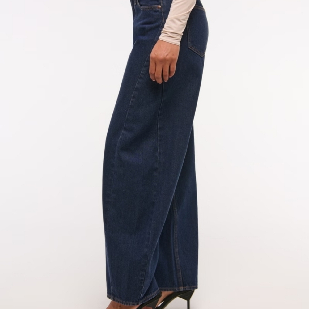 The It Jean: Abercrombie Mid-Rise Barrel Leg - So Chic! - Picture 7 of 8